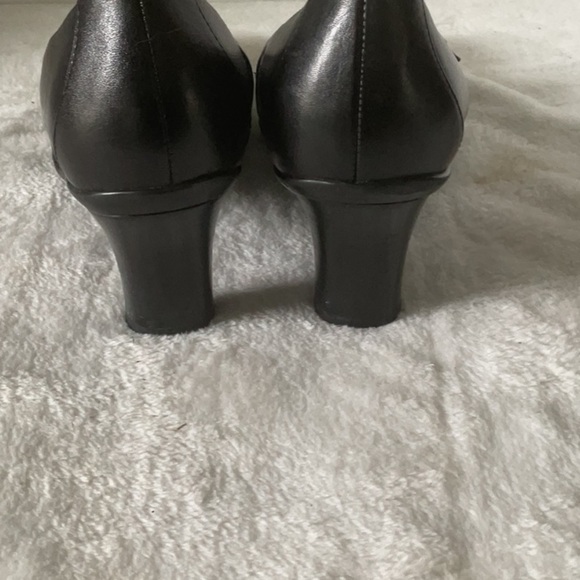 Naturalizer Black Classic Heels with Silver Buckle - Picture 2 of 8